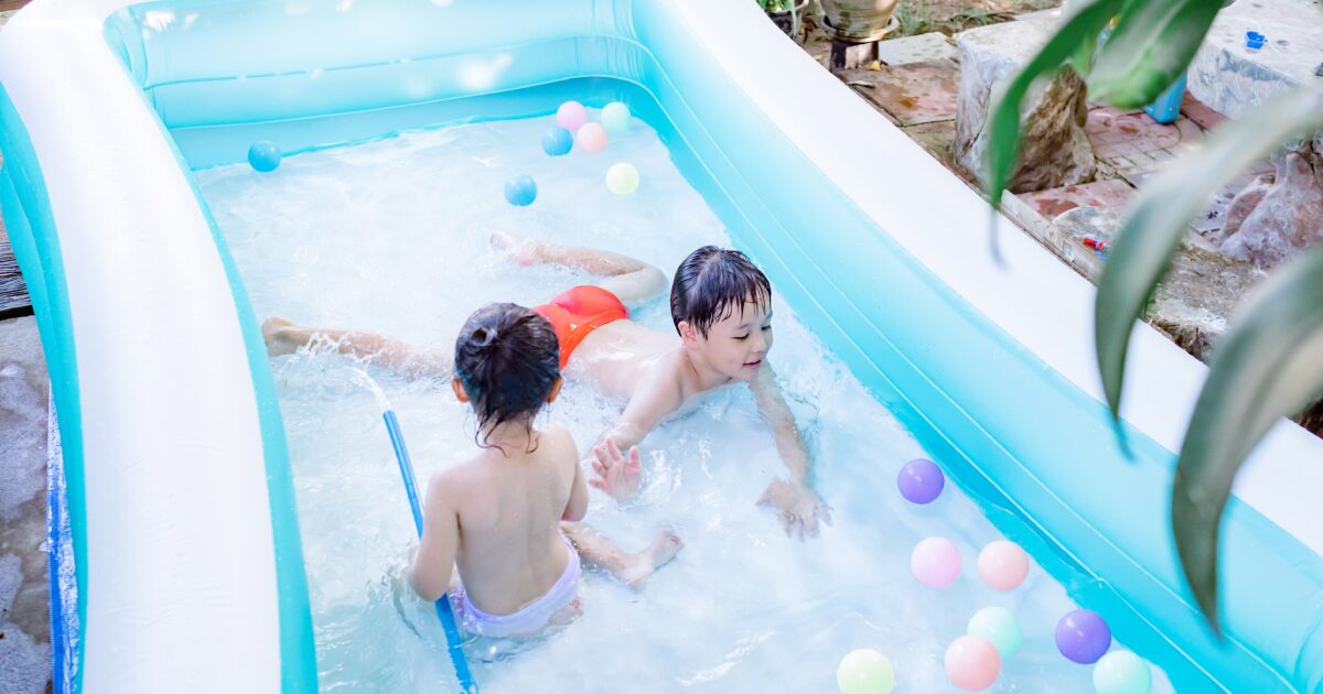 子ども　水遊び
