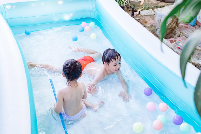 子ども　水遊び