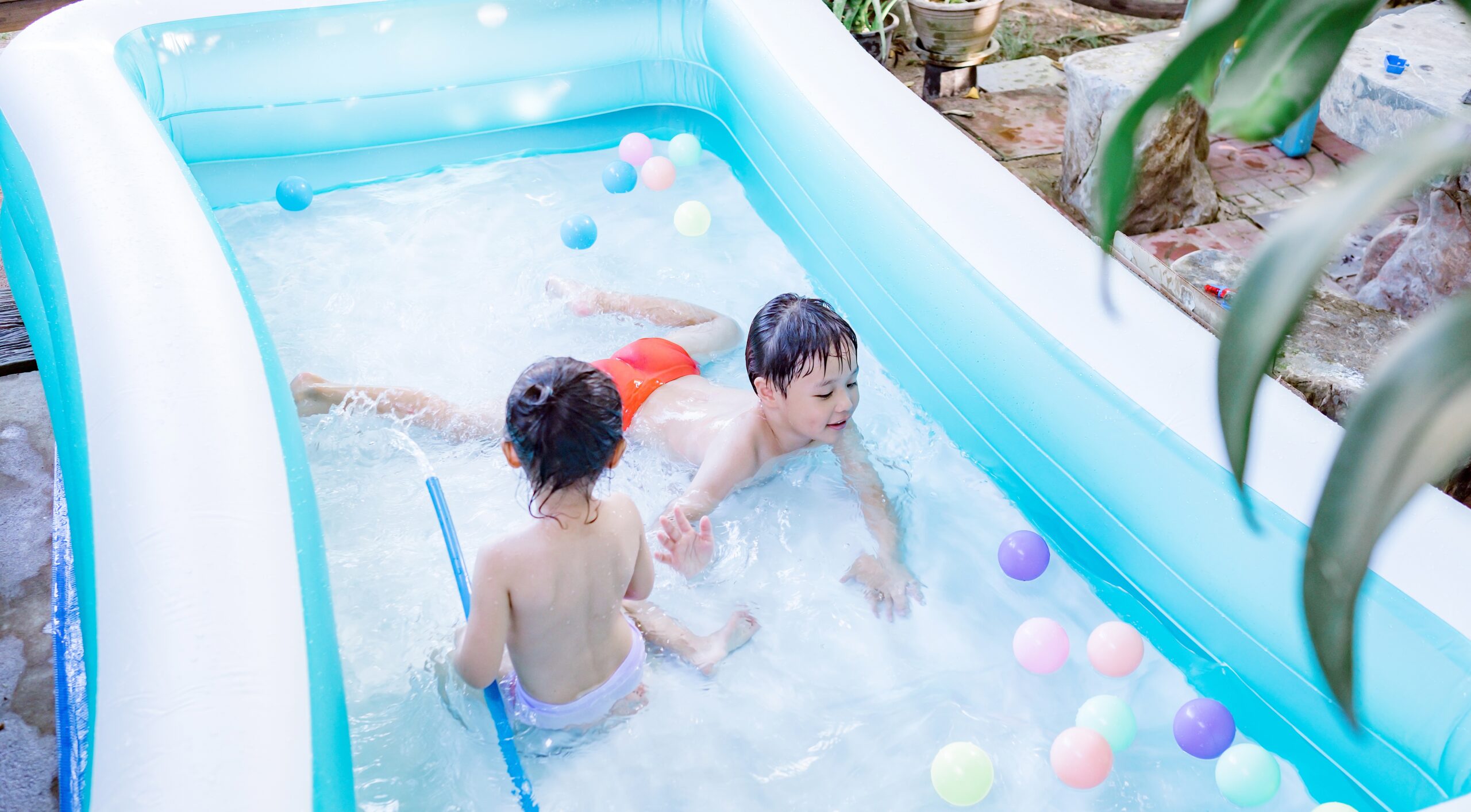 子ども　水遊び